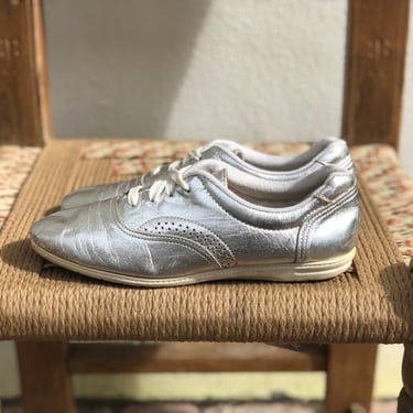 Vintage Tennis Shoes / Metallic Silver Leather Shoes / Lace Up Flats / Silver Trainers 