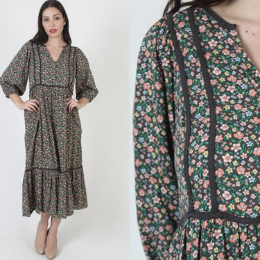 Vintage 70s Black Floral Calico Dress, Prairie Style Baggy Frock, Bohemian Mid Length Chore Outfit With Pockets 