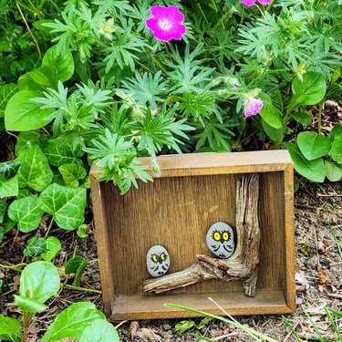 Adorable Vintage Owl Plaque~Painted Rock Owls 