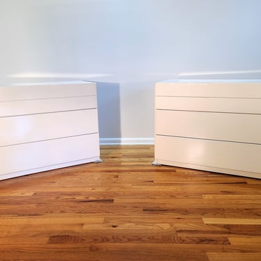 Vintage Lane Pair of Three Drawer Dressers / Nightstands 