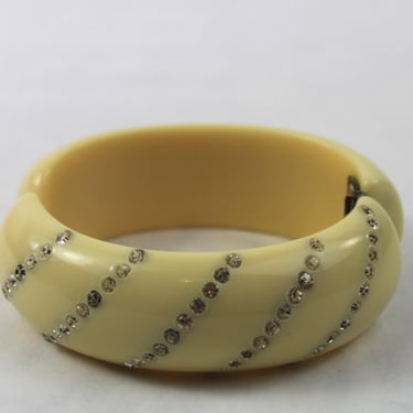 Vintage Weiss Cream Rhinestone Bakelite Hinged Clamper Cuff Bangle Bracelet 