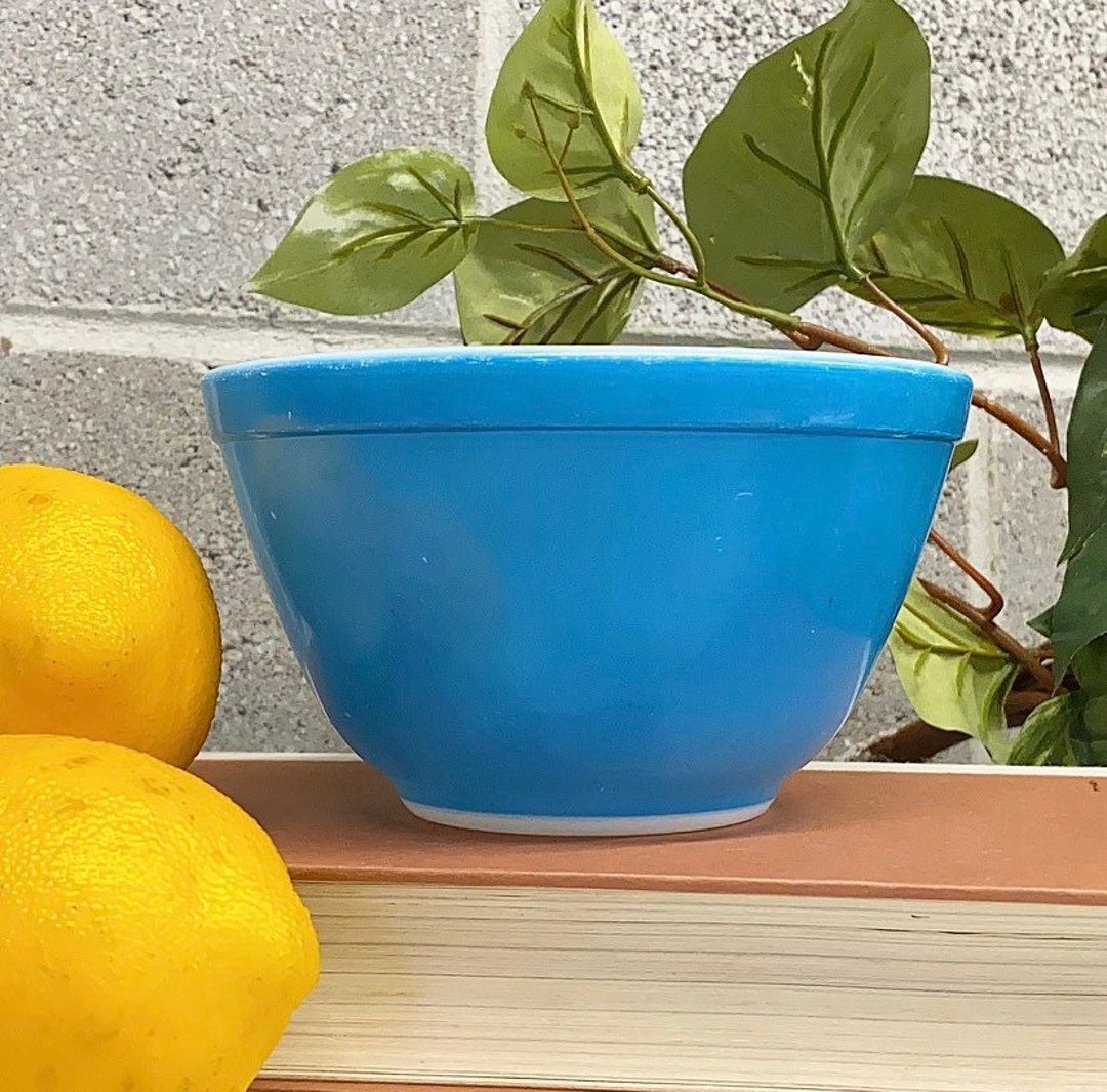 Vintage PYREX #401 1-1/2 Pt. Primary Blue Small Nesting Mixing Bowl USA