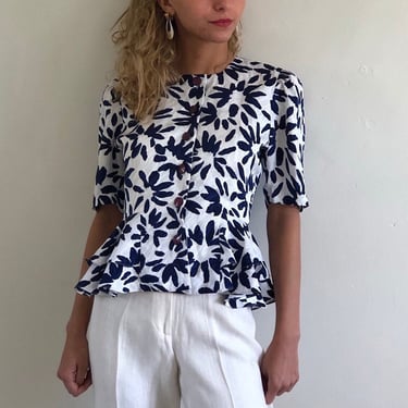 90s peplum puff sleeve blouse / vintage blue white daisy floral jacquard short puff sleeve nipped waist peplum blouse | Extra Small 