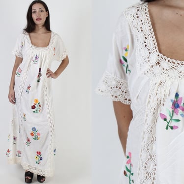 White Crochet Mexican Wedding Maxi Dress / Vintage Bright Floral Embroidered Panels / Lace Quninceanera Caftan Long Dress XL 