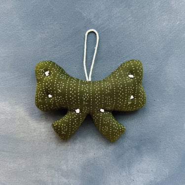 Bow Ornament, Calico Stripe Moss