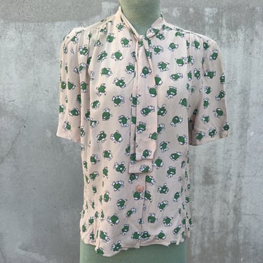 Vintage 1940s Fairy Novelty Print Rayon Blouse Pussy Bow Dress Top Shirt Green