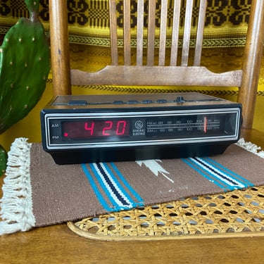 Vintage G.E. General Electric Alarm Clock Radio Wood Grain Look 