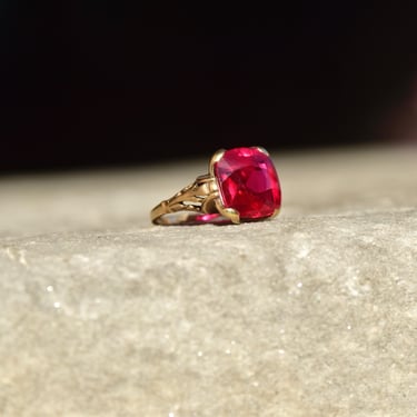 Vintage 10K Gold Red Ruby Glass Cocktail Ring, Cushion-Cut Gemstone, Art Deco/Nouveau Embellishments, Juicy Gold Ring, Size 7 3/4 US 