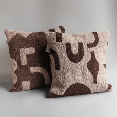 Ito: 18 x 18 &quot;Figures&quot; Tufted Cushion