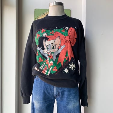 Vintage 80s Christmas Mouse Raglan Sweatshirt / Vintage Holiday Sweatshirt / Vintage Christmas Sweatshirt / 80s Wreath Christmas Sweatshirt 