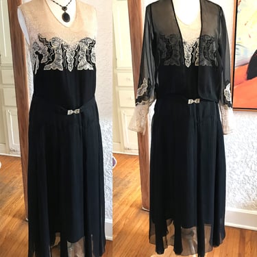 Lovely vintage 1920's Two Piece Silk and appliqué Lace Dress Size Medium 
