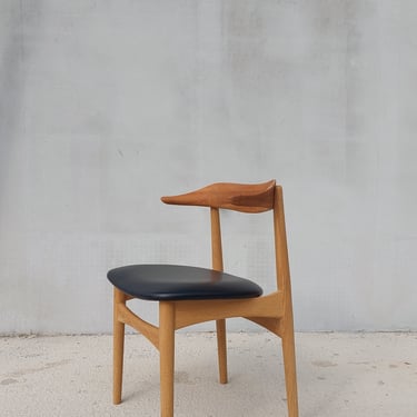 Cow Horn Chair / Cow Horn / Scandinavian Design / Danish Style / Solid Oak and Mahogany / Black Prescott  Leather / Knud Færch Style /1969's 