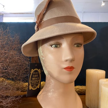 1960s hat, beige fedora, vintage hat, feather, wool felt, 1970s hat, vintage accessories, classic, avant garde 