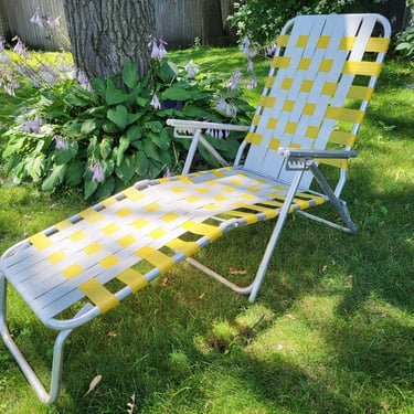 Vintage White and Yellow Webbed and Aluminum Folding Garden/Lawn Lounge Chair 