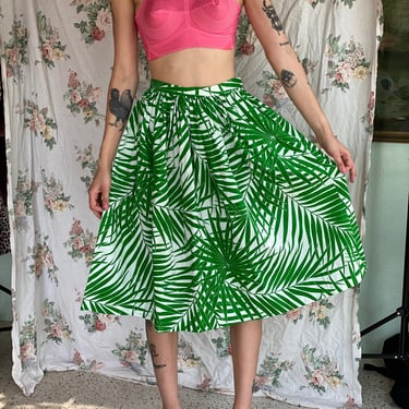 1950's Palm Leaf Print Midi Skirt / Cotton Skirt / Novelty Print Kelly Green and White Skirt / Resortwear / Vacation Skirt 