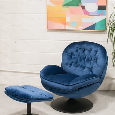 Comfy Deep Blue Tufted Swivel with Ottoman
