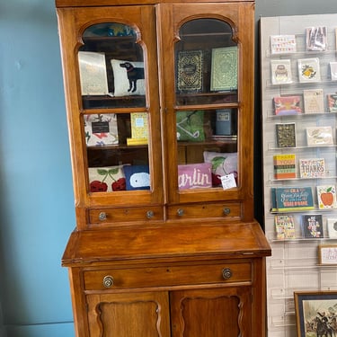 Lincoln - Vintage bookcase | China hutch 