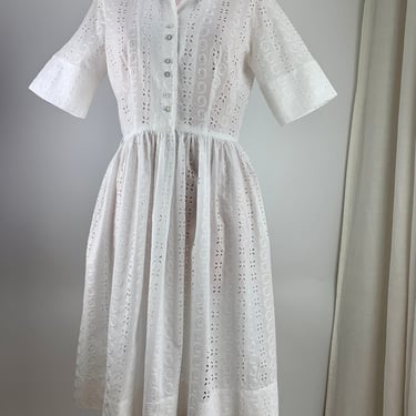 1950's Eyelet Lace Dress - White Cotton Fabric - Gathered Skirt - No Lining - Size Medium - 28 inch waist 