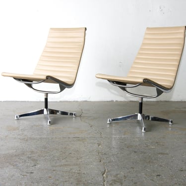 Pair 1960s Herman Miller Eames Aluminum Group Lounge Chair 