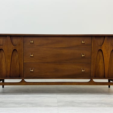 Broyhill Brasilia Mid-Century Modern Walnut Credenza / Buffet ~ Great As TV Stand (SHIPPING Not FREE) 