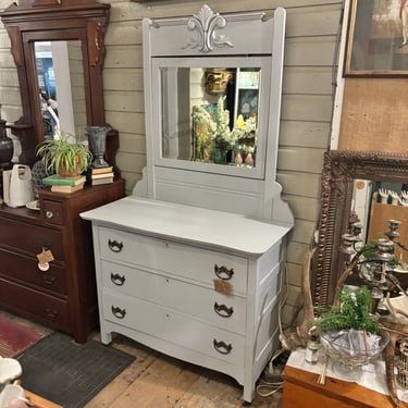 Charming Antique Oak Dresser w/Vanity