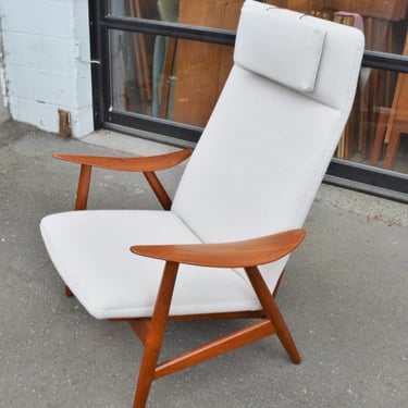 Exquisite Teak High Back Model 10 Lounge Chair by Illum Wikkelso in Hallingdal