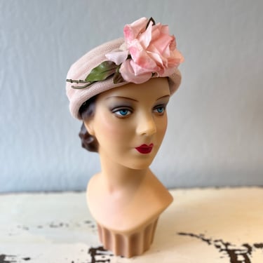 Blooms Even in Winter - Vintage 1950 1960s Shell Pink Straw Pill Box w/Large Roses Hat 