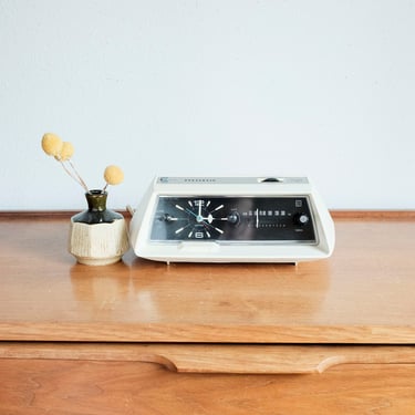 Vintage Flip clock / radio by Panasonic 