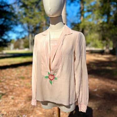 Vintage 1920s Pale Pink Silk Crepe Blouse with Wool Flower Embroidery | Modesty Panel, Pin Tucks, Blouson Sleeves 36 Bust Antique 