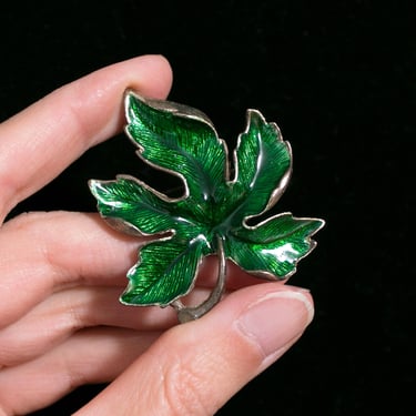 Pretty Vintage Green Enamel Leaf Brooch 