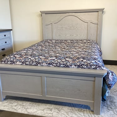 LM Co. Bungalow Queen Bed (B027)