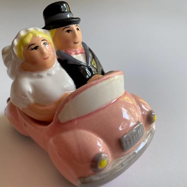Vintage Just Married Salt & Pepper Shakers By Clay Art, Newlyweds, Wedding Gift, Made In Philippines, Bride And Groom In Car, Whimsical 