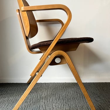 Bent plywood chair by Joe Atkinson for Thonet - molded plywood 