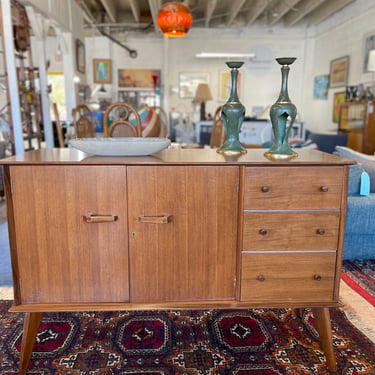 Mid Century Walnut Credenza Designed & Manufactured by Bowman Brothers of Camden Town, c. 1950s