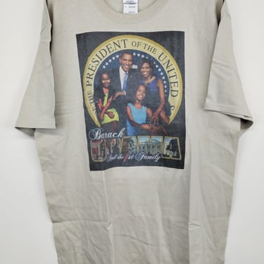 L 00s Gildan Obama Family Photo T-Shirt Cotton Tan Large 2000s 