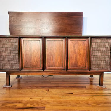 Mid Century RCA Victor Stereo Console 