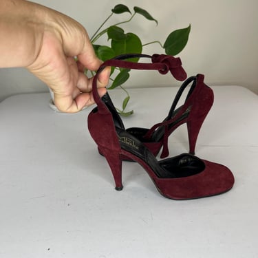 Trudeau at 54 - Vintage 1980s Burgundy Suede Front Ankle Strap Disco Heels Sandals - 8.5M 