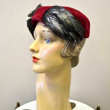 1950s Claret Felt and Gunmetal Feather Hat 