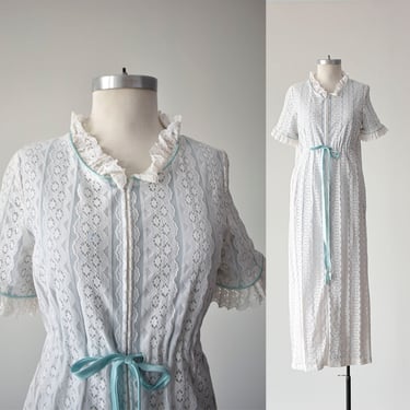 Vintage 1970s White Lace Robe / Vintage 1960s Dressing Gown / Vintage White Lace Robe Dress / Vintage 1970s Dressing Gown / Blue & White 