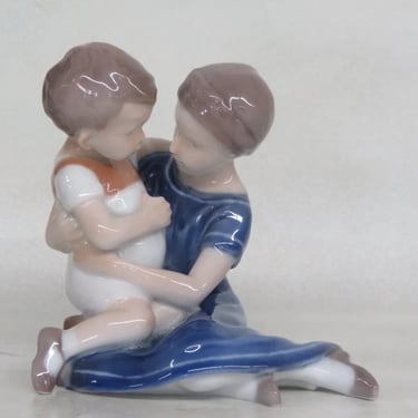 Bing and Grondahl 1568 Boy and Girl Children Playing Porcelain Figurine 3200B