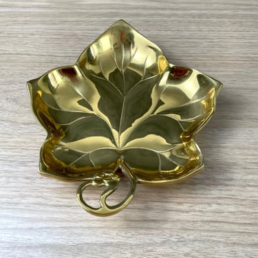 Brass ivy leaf trinket dish - vintage 1980s brass decor 