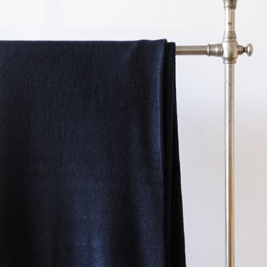 LARGE CASHMERE BLANKET in Navy