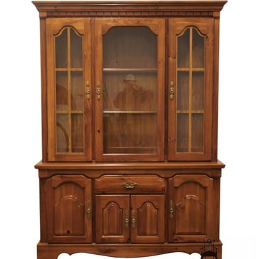 BROYHILL FURNITURE Solid Hard Rock Maple Colonial Early American 60" Buffet w. Lighted Display China Cabinet 521-5445-67/68 