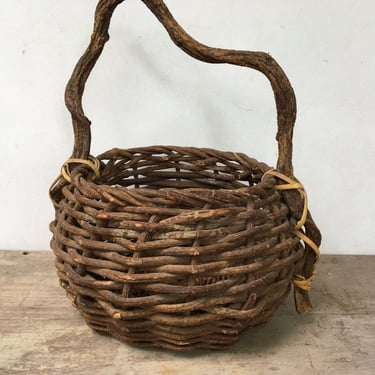Vintage Grapevine Basket, Rustic Twig Basket With Irregular Handle, Farmhouse, Outdoor Wedding, Gathering Basket 