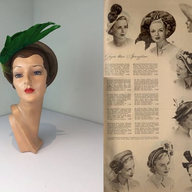 My Hat Stands Bolder - Vintage 1940s 1950s Beige Straw Caplet Halo Style w/Large Bold Green Feathers - Rare 