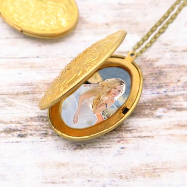 Customized Gold Locket Necklace, Personalized Gift, Flower Locket Photos, Birthday Gift for Her, Anniversary Gift, Oval Locket 