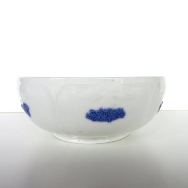 Vintage Gustafsberg Sweden Bla Blom White Blue 3D Grapes Bowl, Royal Gustafsberg 5 3/4