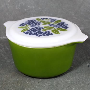 RARE! Vintage Grapes Pyrex #473 with Lid | 1 Quart Avocado Green Pyrex | Pyrex 473 with Lid | Bixley Shop 