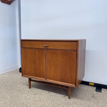 Free shipping within continental US - Vintage Mid-Century Modern Record Cabinet or Compact Credenza by Drexel Parallel, 1960s USA 