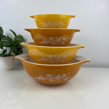 Vintage Pyrex Butterfly Gold 2 (II) Nesting Cinderella Mixing Bowl Set of 4, Pyrex Vintage 441, 442, 443, 444 Harvest Gold Redesign Old Dish 